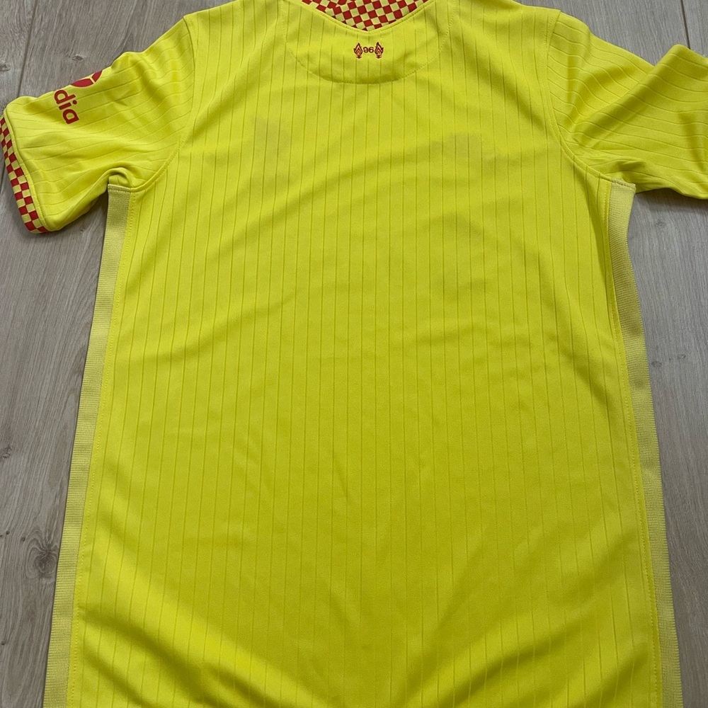 Nike Yellow Liverpool 2021/22 Third Breathe Stadium Jersey - Picture 3 of 3